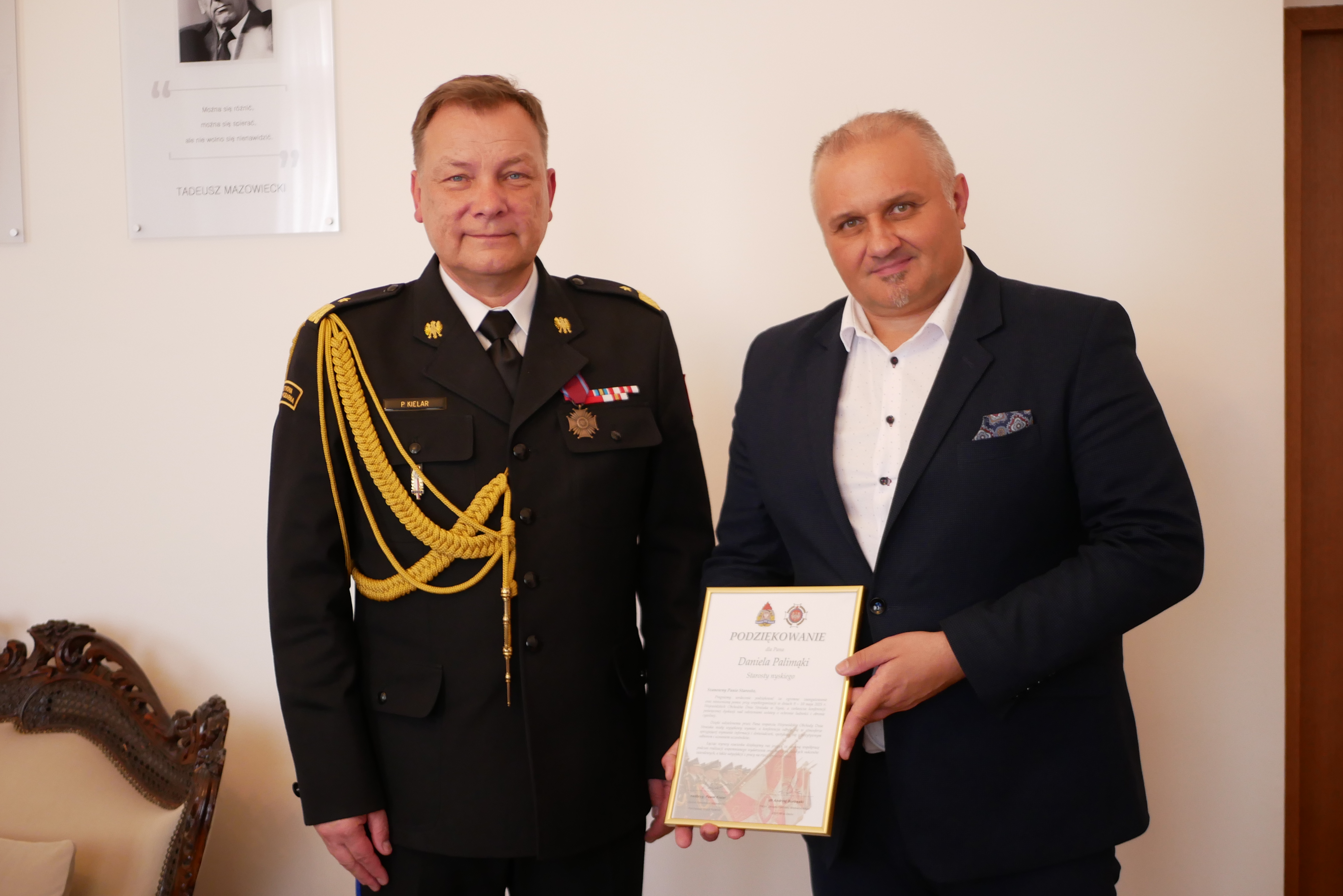 Na zdjęciu nadbryg. Paweł Kielar Opolski Komendant Wojewódzki Państwowej Straży Pożarnej oraz Daniel Palimąka starosta nyski