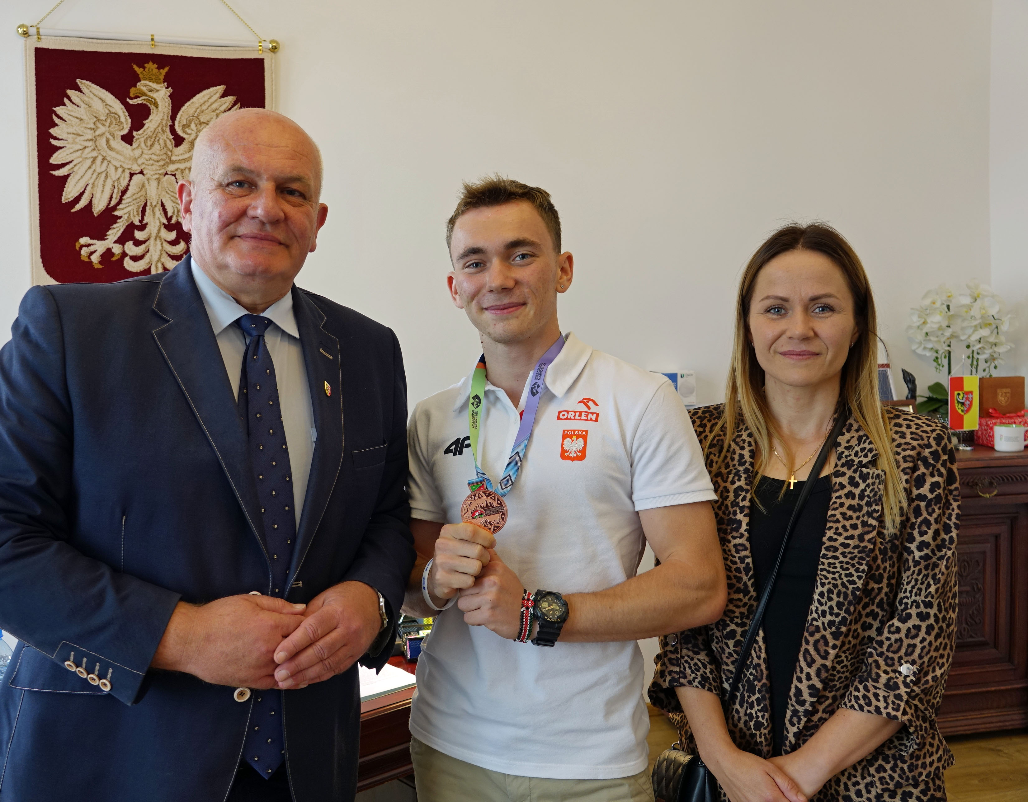 W poniedziałek, 30 sierpnia, w Starostwie Powiatowym w Nysie mieliśmy przyjemność gościć Dominika Łuczyńskiego – brązowego medalistę mistrzostw świata!