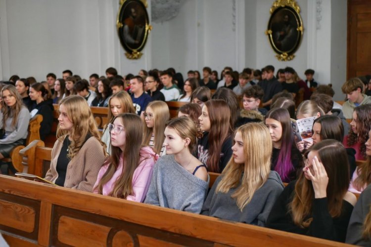 584453918_1462131878776794_4527121230234521659_n